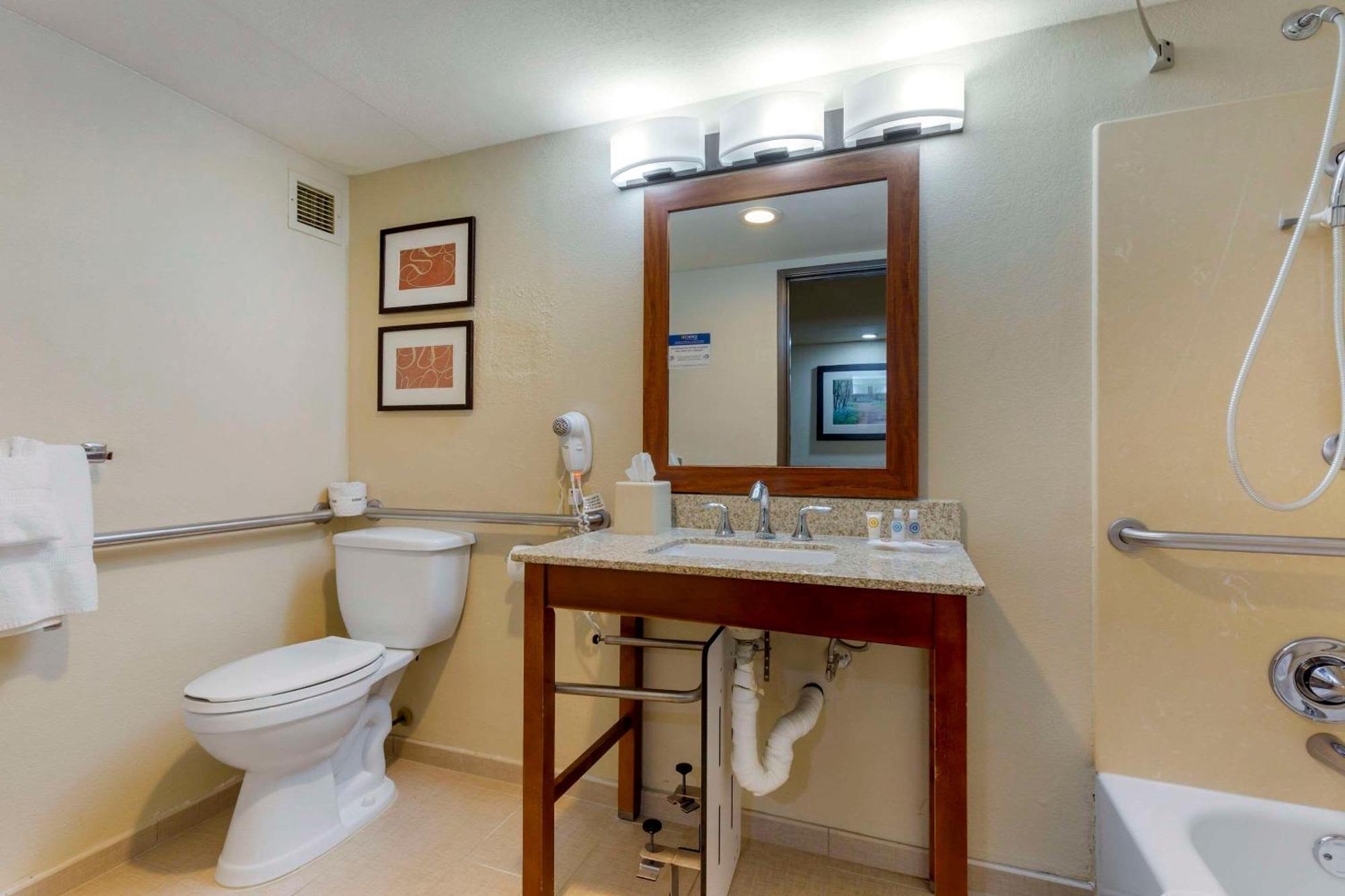 Comfort Suites Near Potomac Mills Woodbridge Eksteriør billede