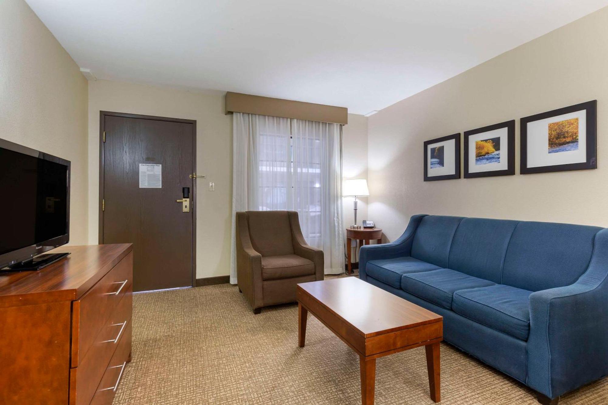 Comfort Suites Near Potomac Mills Woodbridge Eksteriør billede
